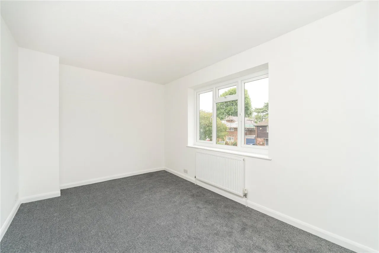 Kenton Avenue, Lower Sunbury, TW16 5AS, photo 12