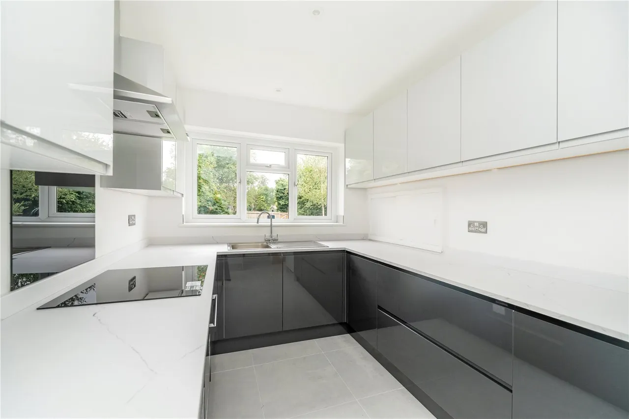 Kenton Avenue, Lower Sunbury, TW16 5AS, photo 9