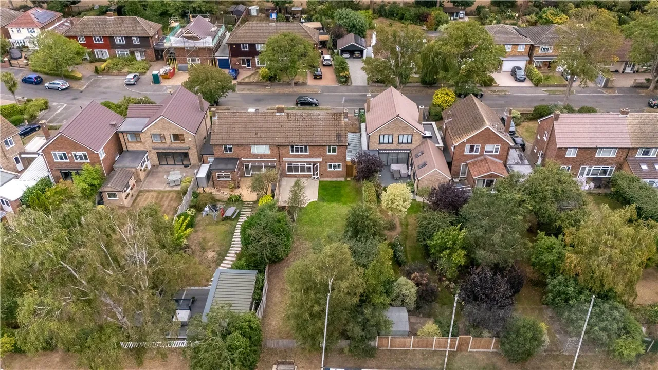 Kenton Avenue, Lower Sunbury, TW16 5AS, photo 17