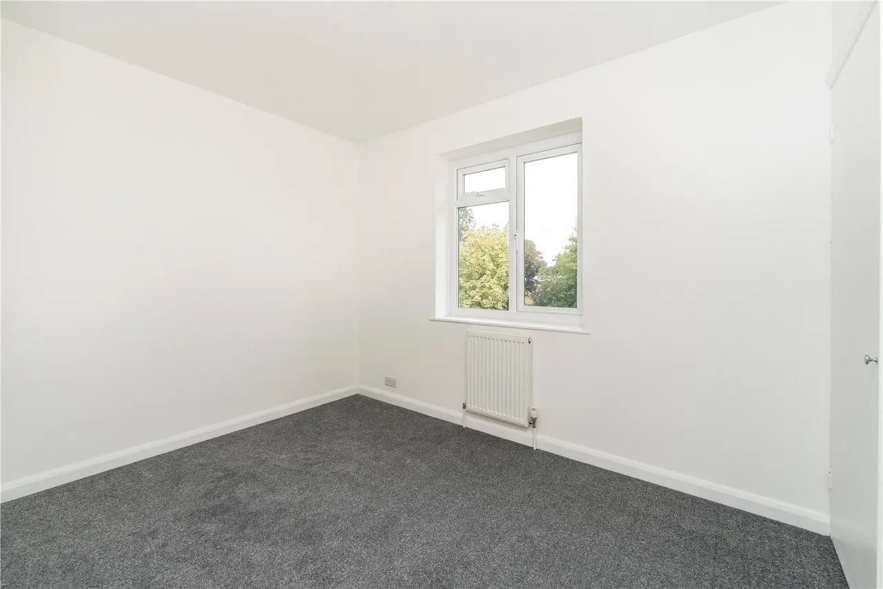 Kenton Avenue, Lower Sunbury, TW16 5AS, photo 11