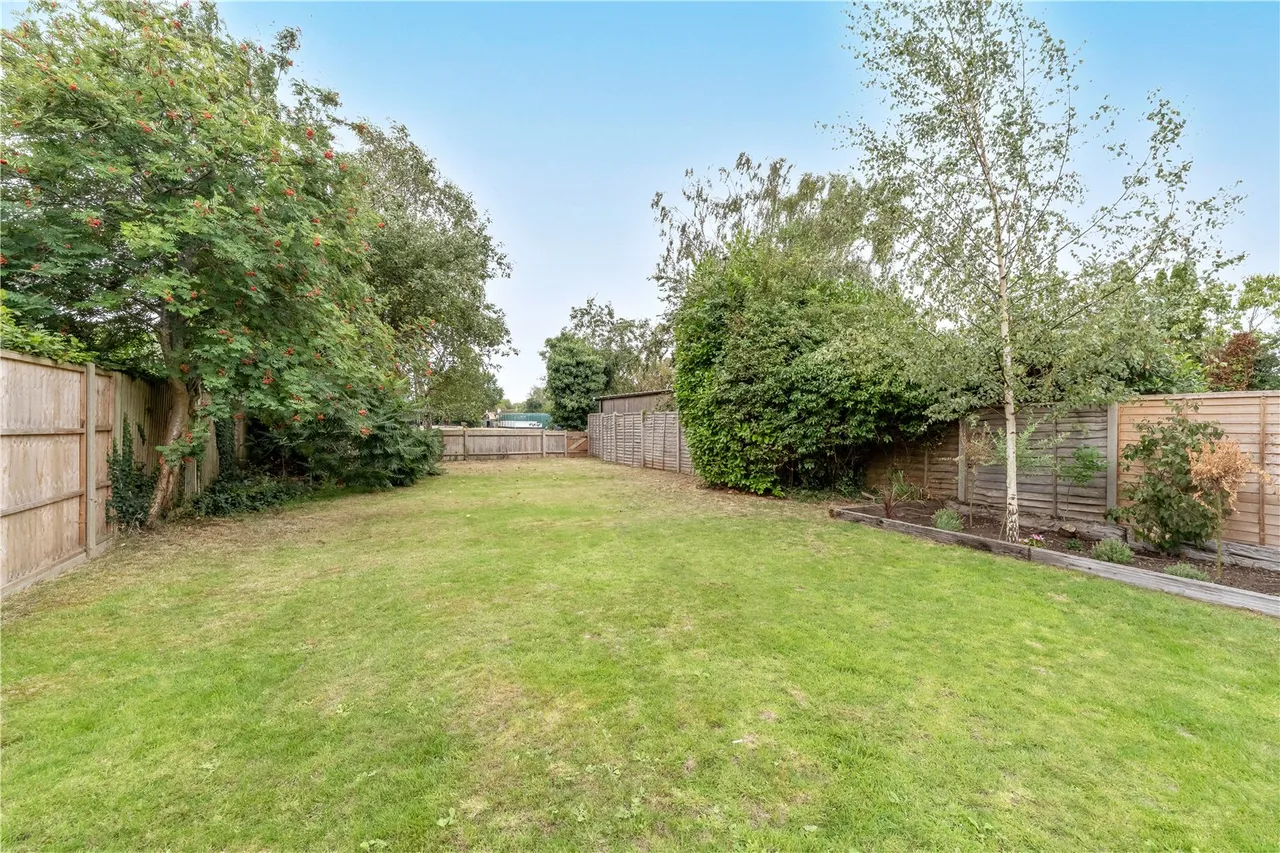 Kenton Avenue, Lower Sunbury, TW16 5AS, photo 15