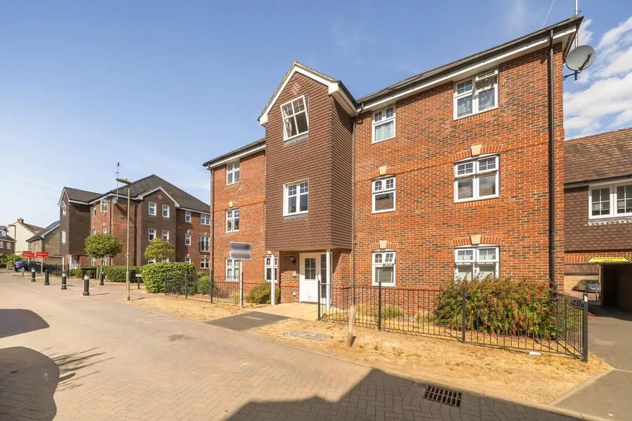 Gomer Road, Bagshot, GU19, photo 19