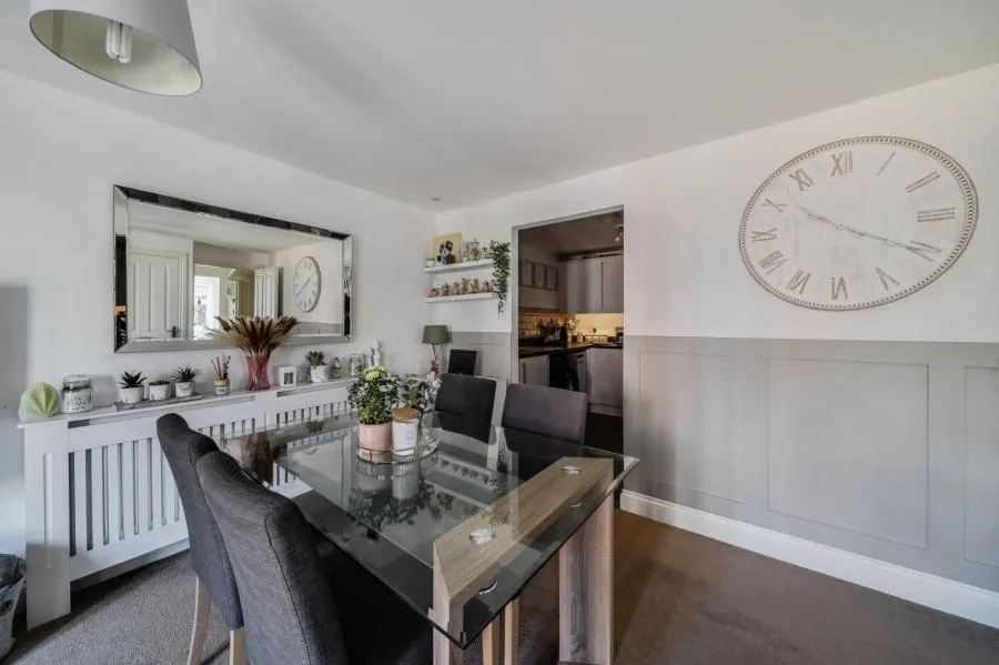 Gomer Road, Bagshot, GU19, photo 6