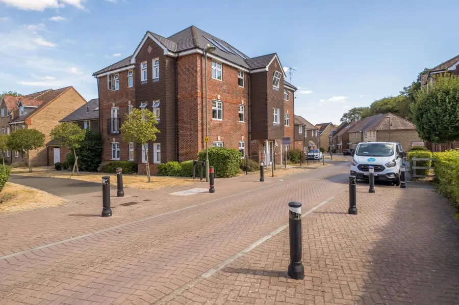 Gomer Road, Bagshot, GU19, photo 20