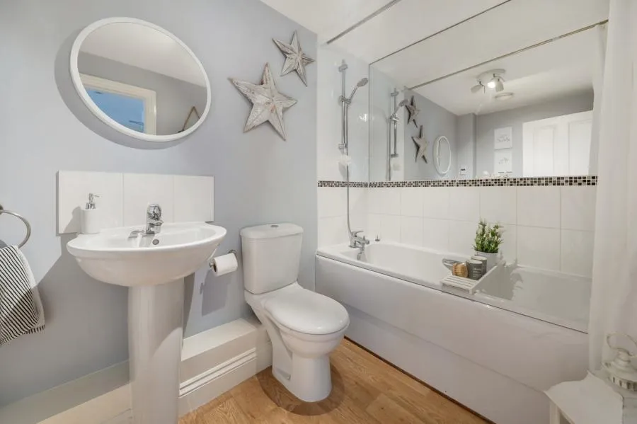 Gomer Road, Bagshot, GU19, photo 7
