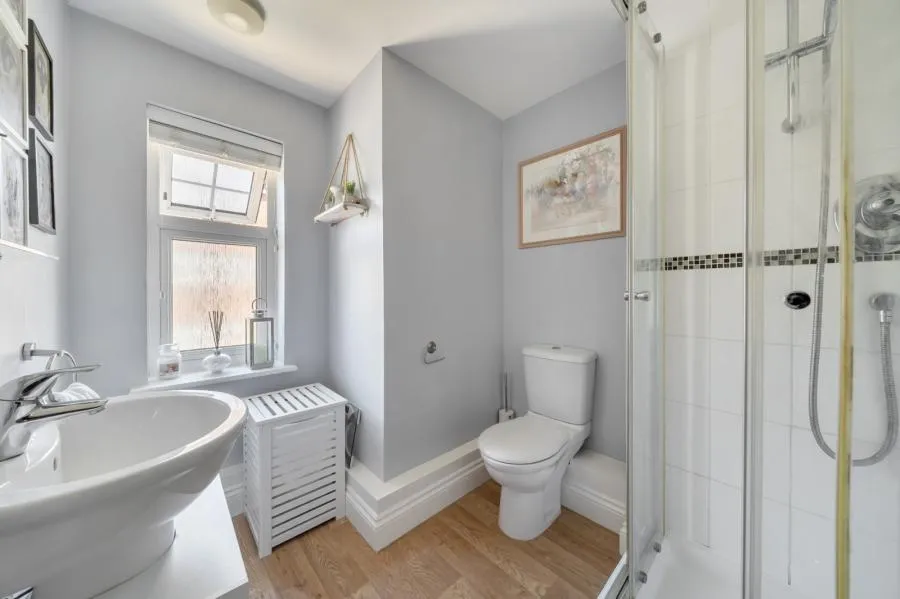 Gomer Road, Bagshot, GU19, photo 9