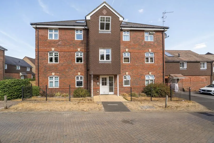 Gomer Road, Bagshot, GU19, photo 18