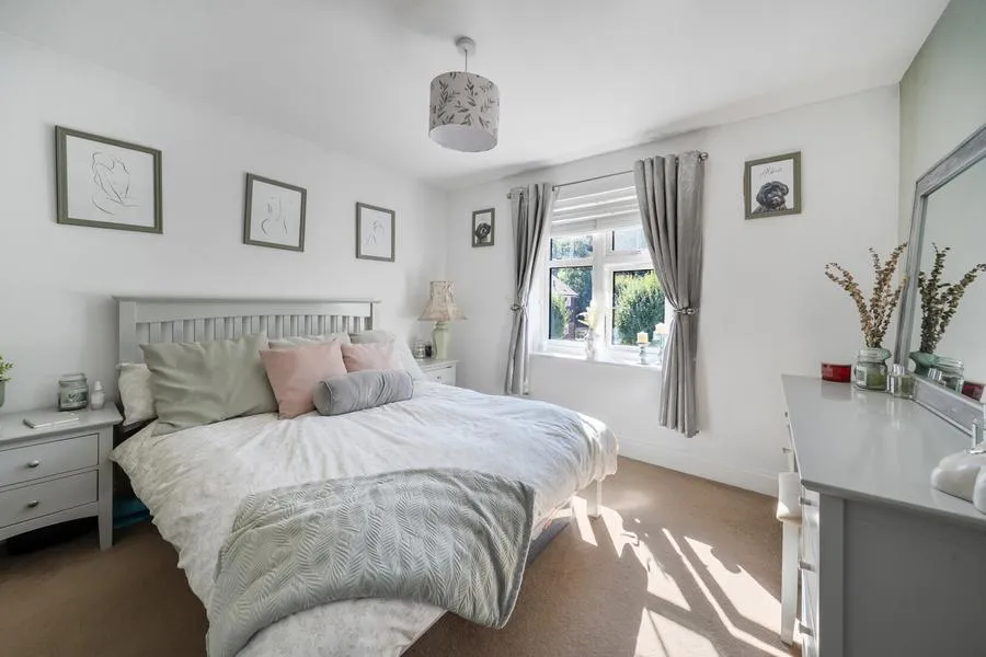 Gomer Road, Bagshot, GU19, photo 16