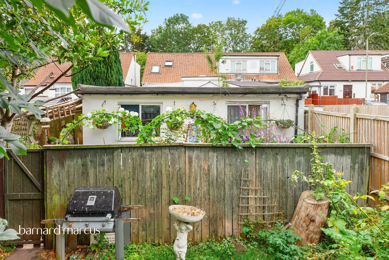 Holders Hill Avenue, London, NW4, photo 19
