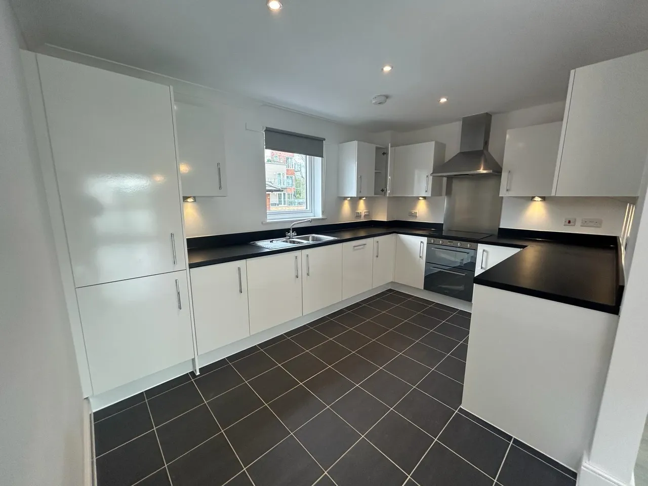 2 bed flat to rent, Kingfisher Close, Warwick, CV34