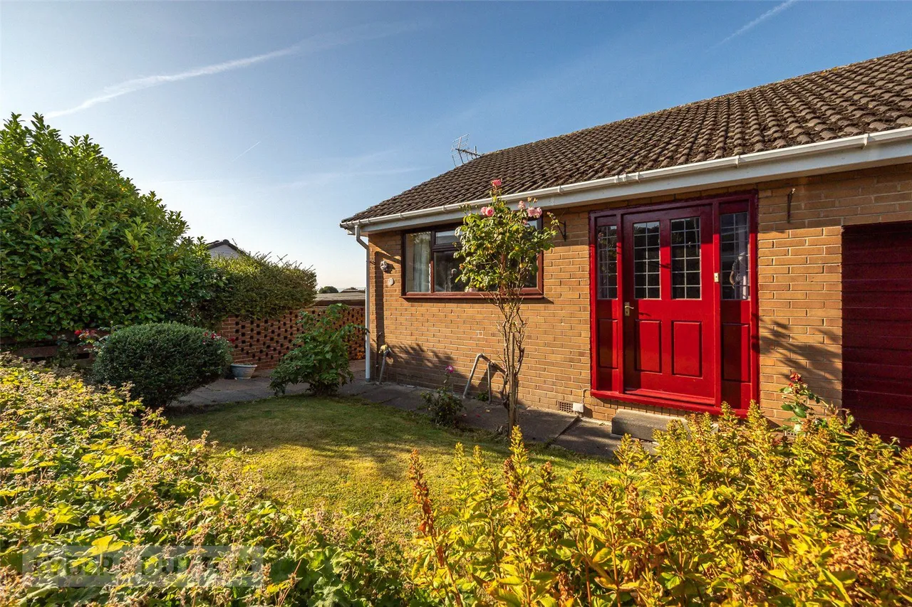 2 bed house for sale, Walsham Drive, Salendine Nook, HD3