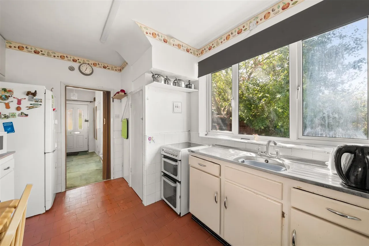 Heron Close, Uxbridge, photo 13