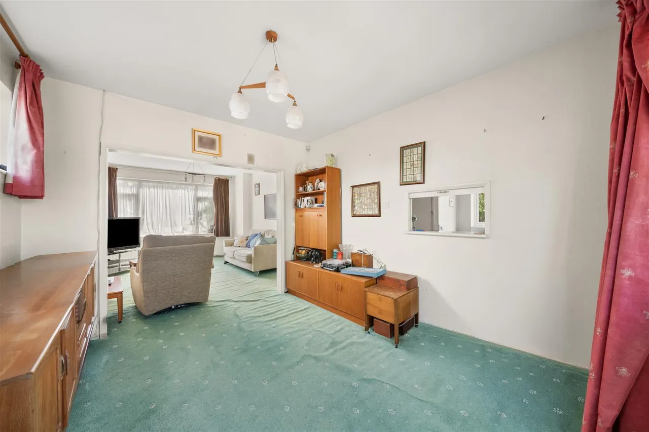 Heron Close, Uxbridge, photo 9