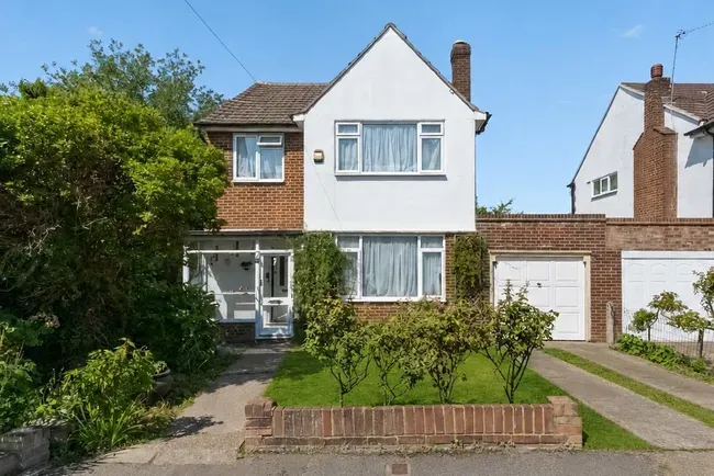 3 bed house for sale — Heron Close, Uxbridge