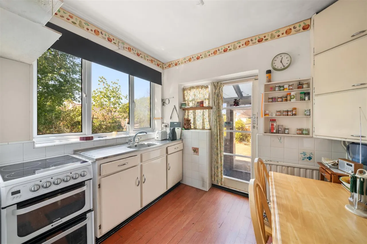 Heron Close, Uxbridge, photo 11