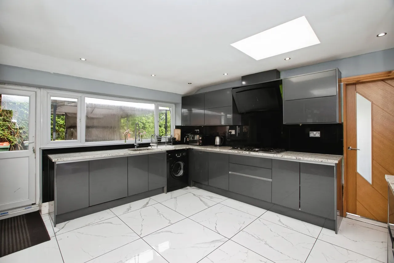 New Hall Lane, Preston, PR1, photo 4