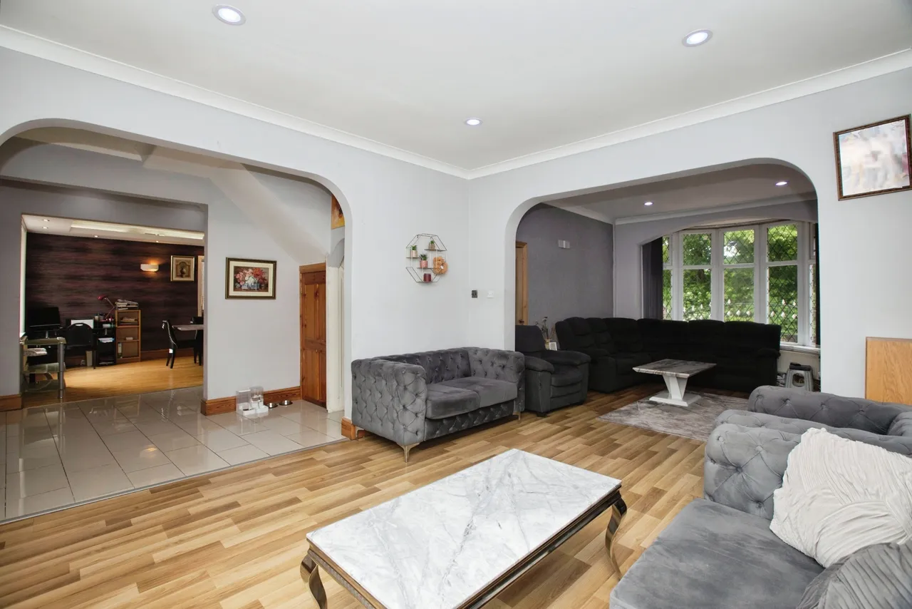 New Hall Lane, Preston, PR1, photo 3