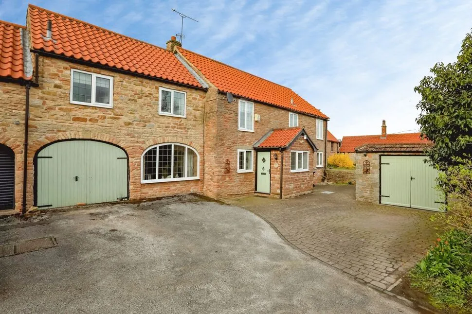 4 bed house for sale, Burrs Farm Court, Gildingwells, S81