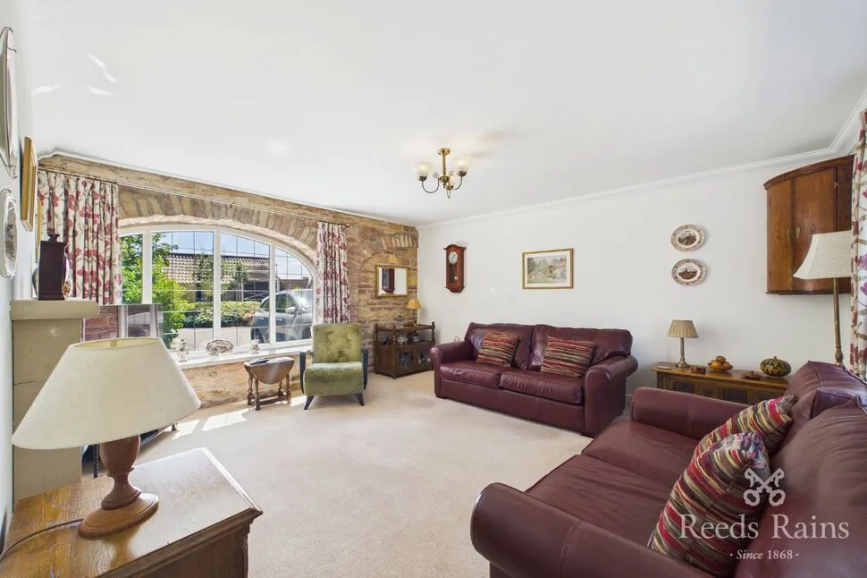 Burrs Farm Court, Gildingwells, S81, photo 4