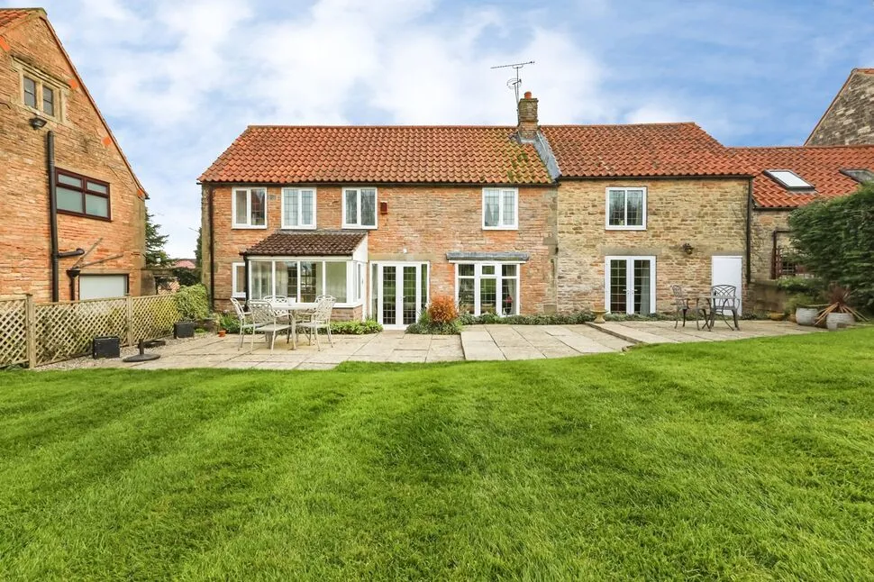 Burrs Farm Court, Gildingwells, S81, photo 31