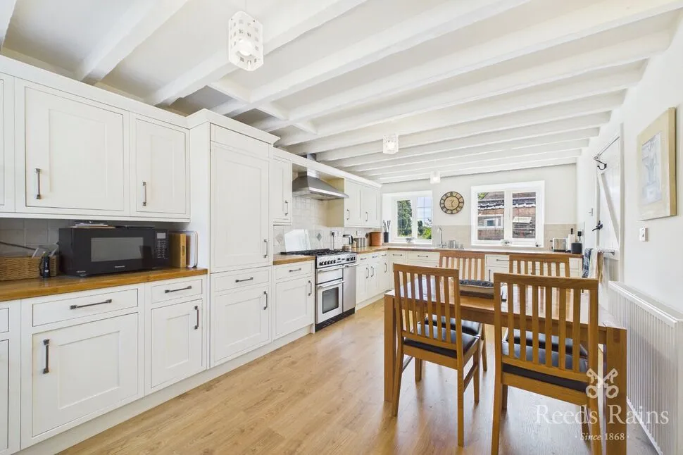 Burrs Farm Court, Gildingwells, S81, photo 7