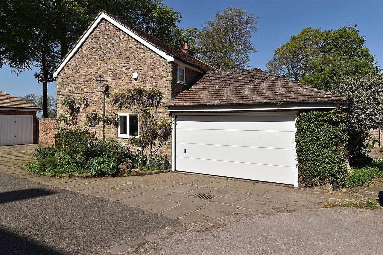 Langley Hall Close, Langley, SK11, photo 15