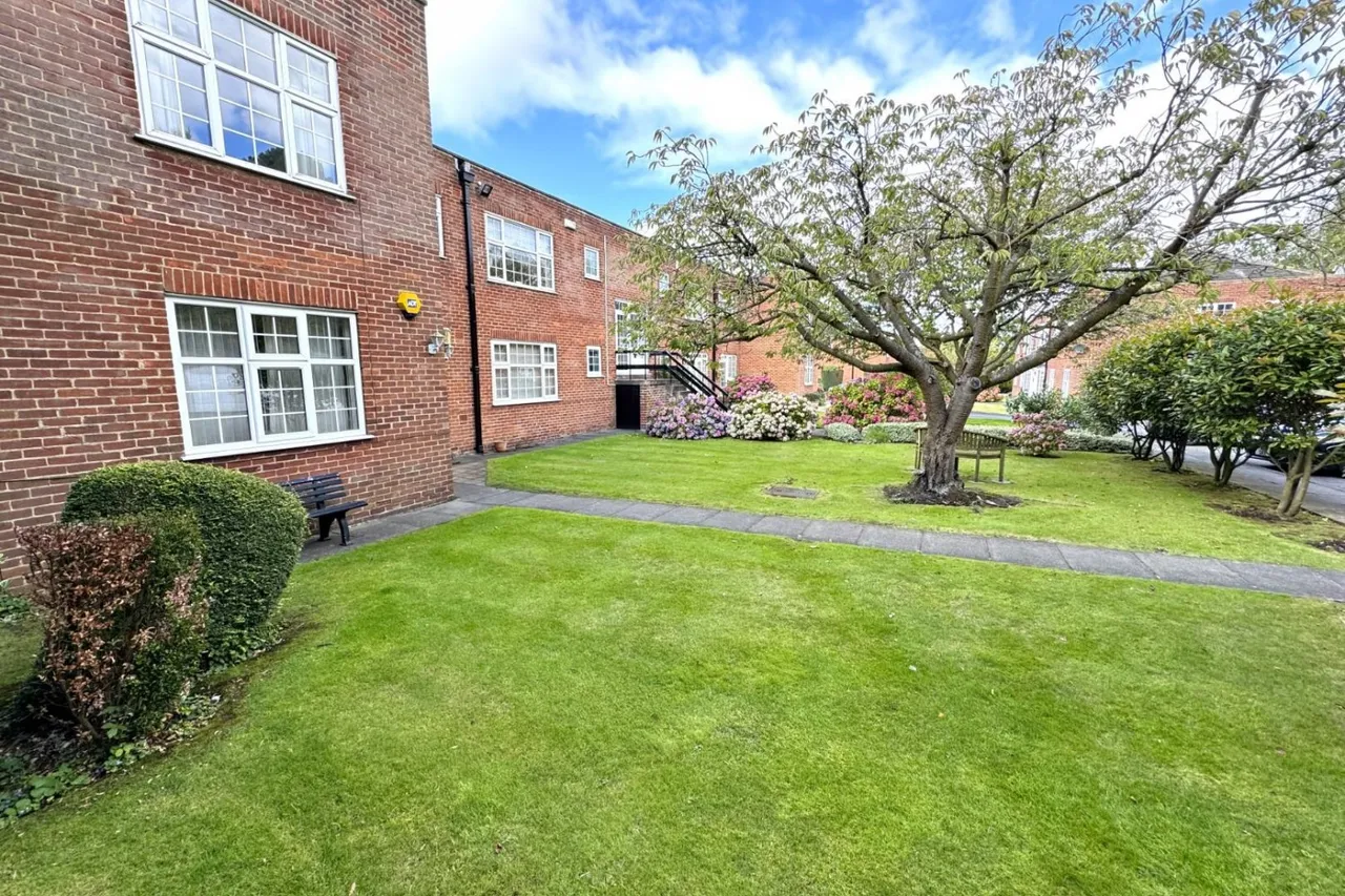 Sandmoor Chase, Alwoodley, LS17, photo 9