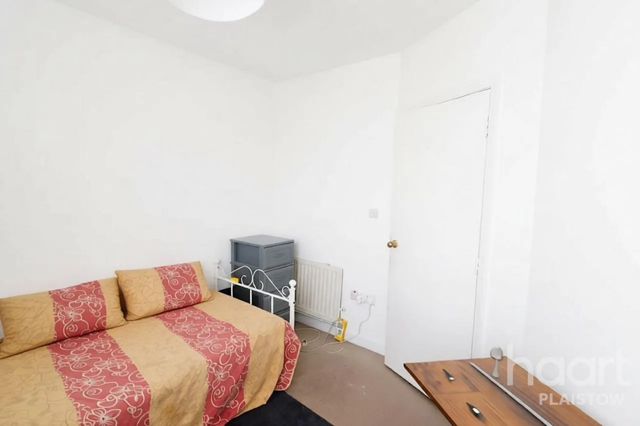Barking Road, London, E13, photo 4