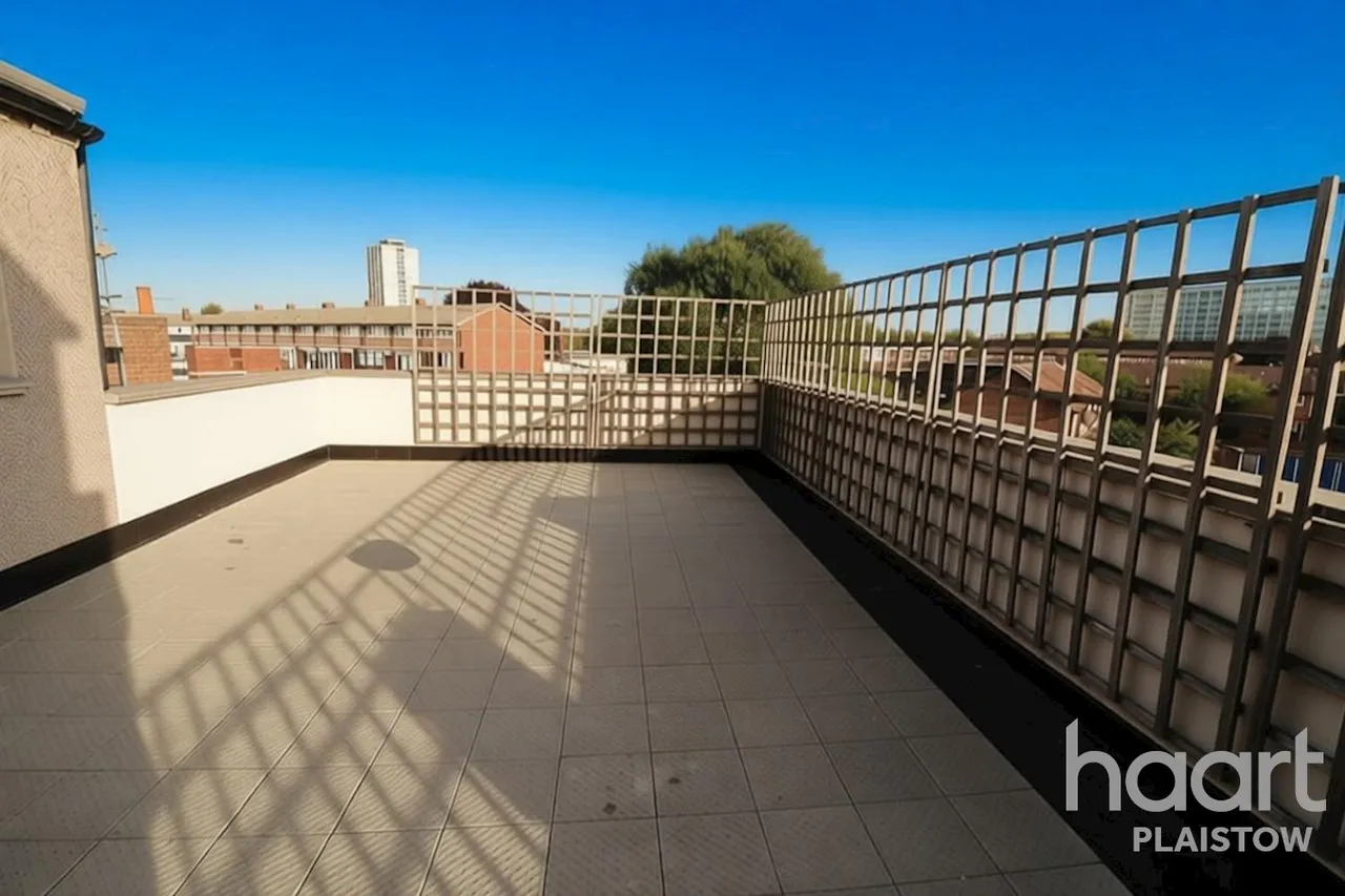 Barking Road, London, E13, photo 2