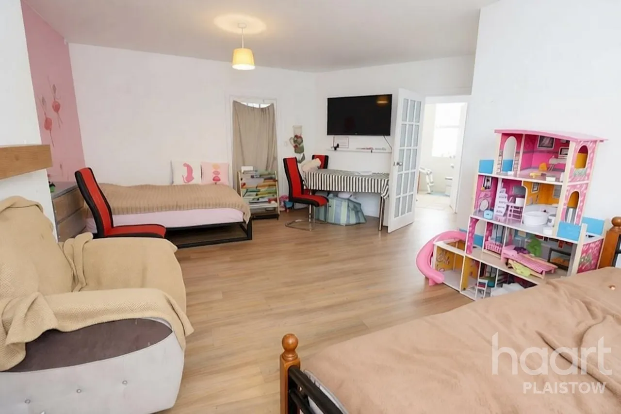 Barking Road, London, E13, photo 8
