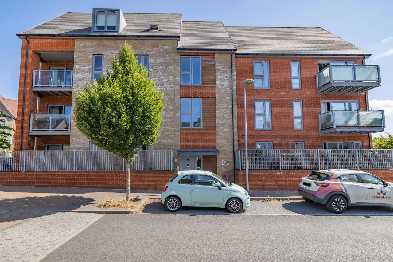 2 bed flat for sale, John Amoore Lane, Ashford, TN23