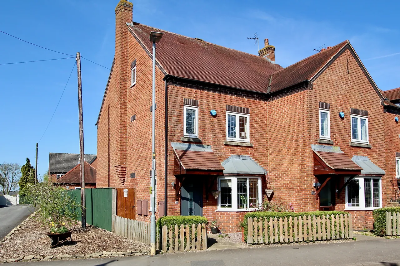 3 bed house to rent — Station Road, Stoke Golding, CV13