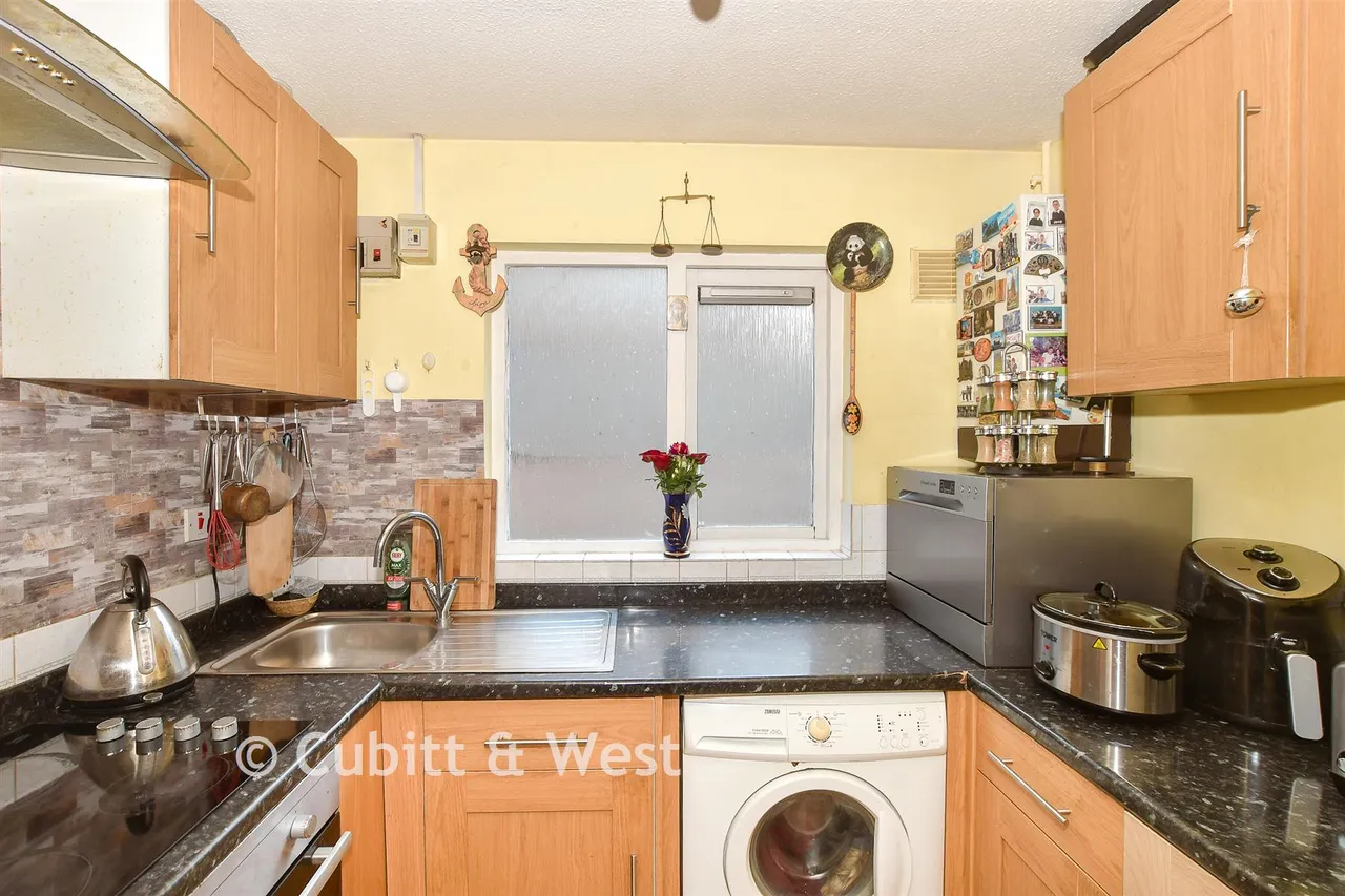 Birkdale Drive, Ifield, RH11, photo 3
