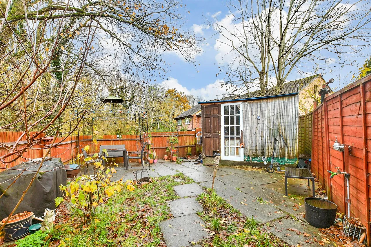 Birkdale Drive, Ifield, RH11, photo 11
