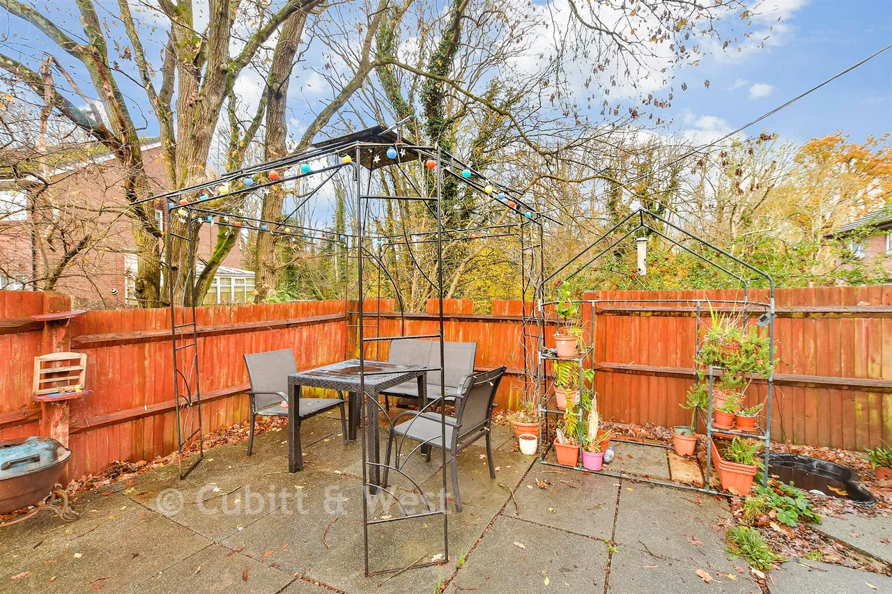 Birkdale Drive, Ifield, RH11, photo 10