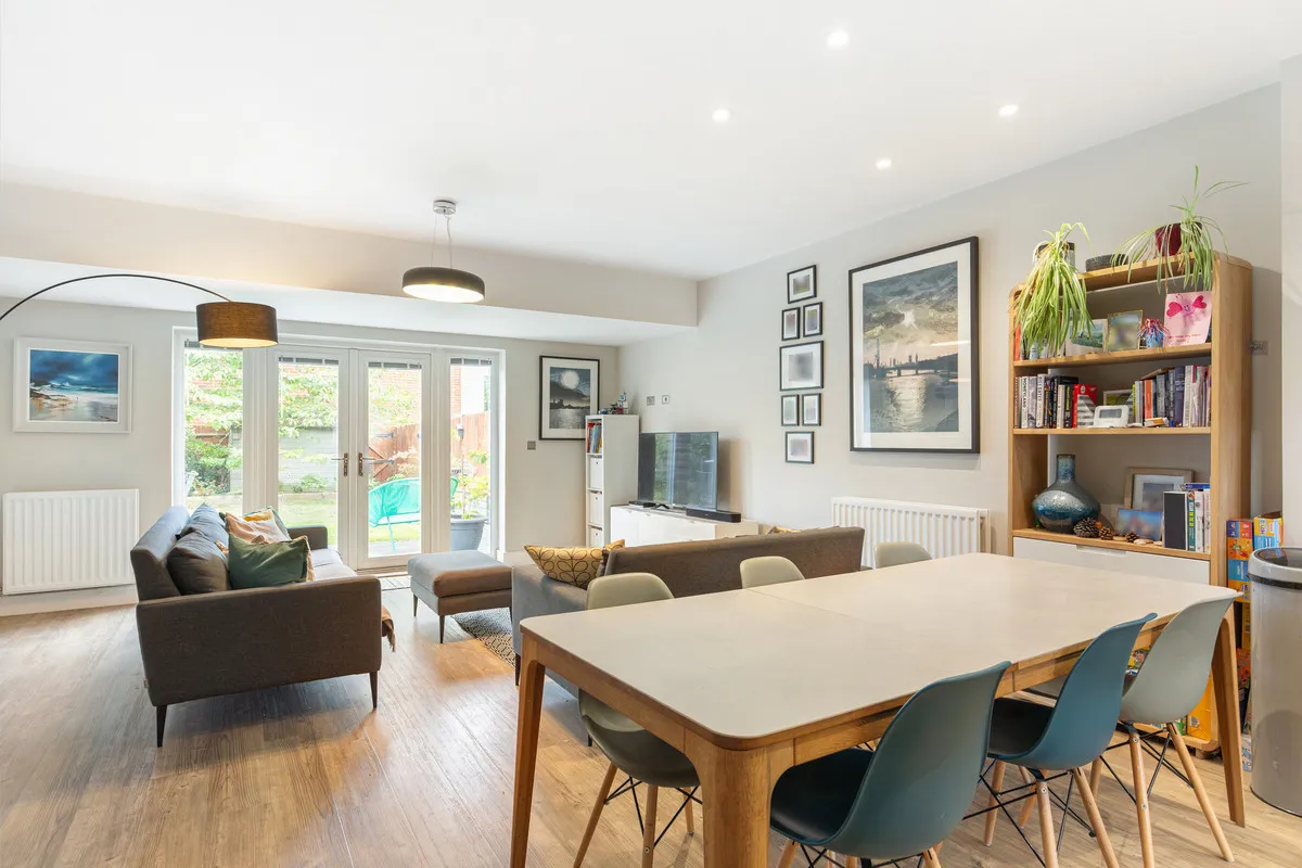 Lawlor Close, Sunbury-on-thames, TW16, photo 2