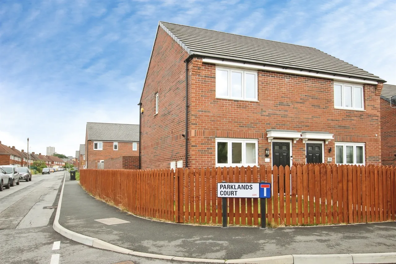 2 bed house for sale — Parklands Court, Seacroft, LEEDS