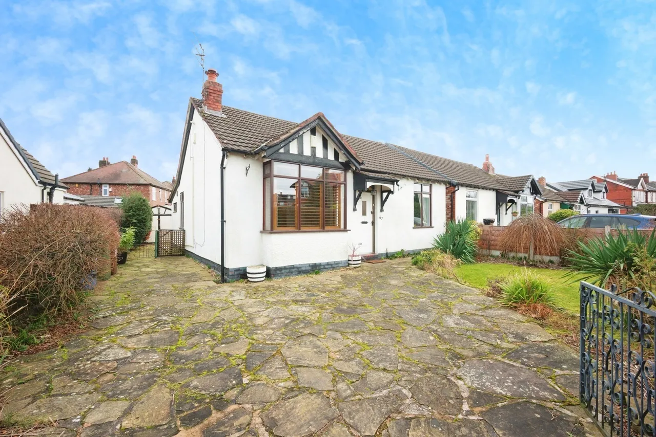 3 bed property for sale — Woodsmoor Lane, Greater Manchester, SK2
