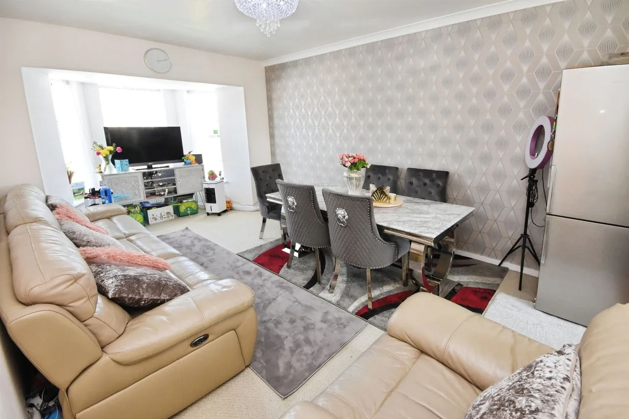 2 bed flat for sale — Fayrewood Drive, Great Leighs, Chelmsford