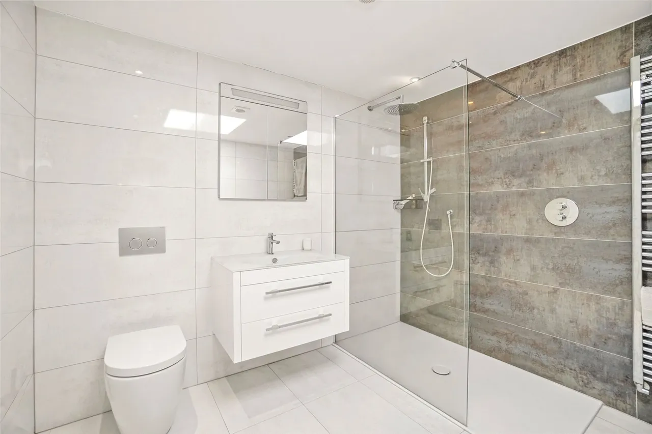Gould Road, Twickenham, TW2 6RN, photo 13