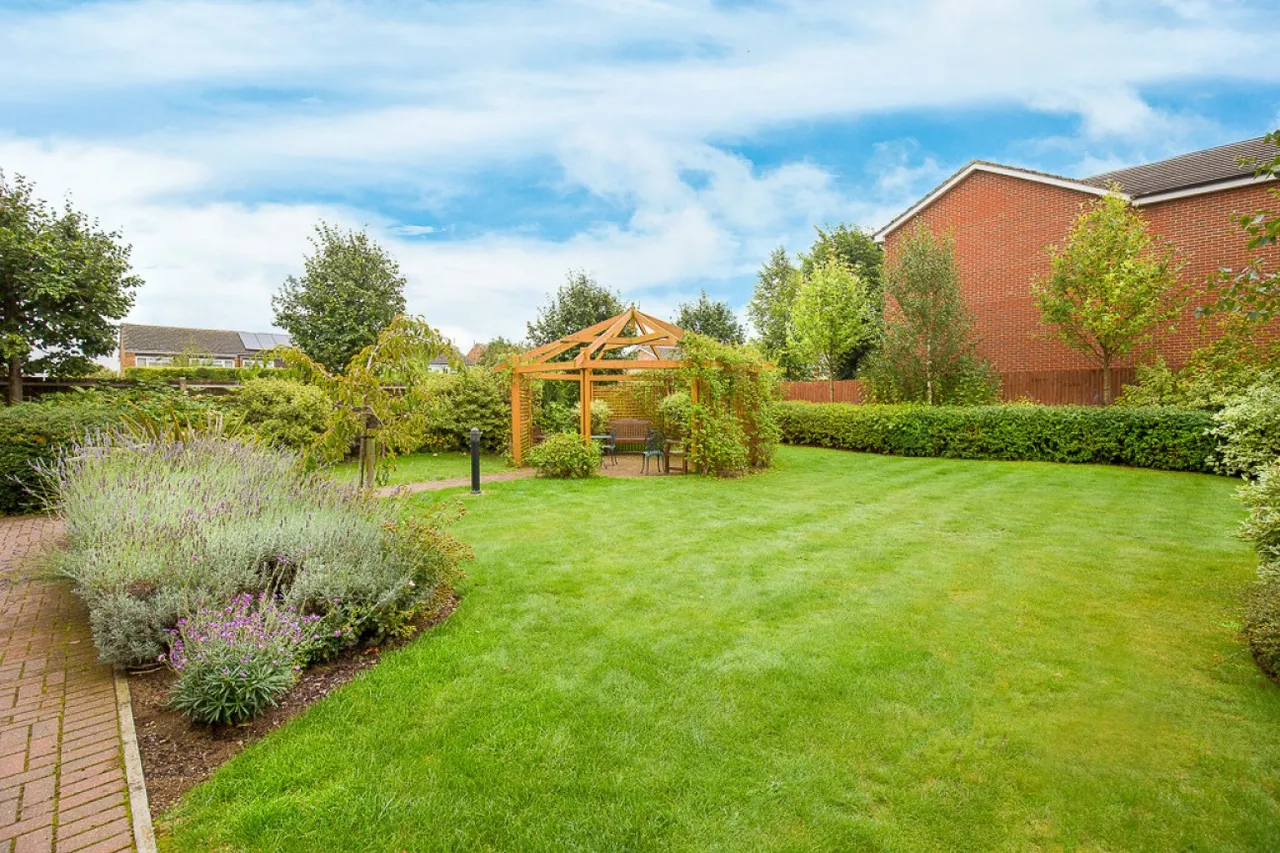 5 bed flat for sale, Goodes Court, Royston, SG8