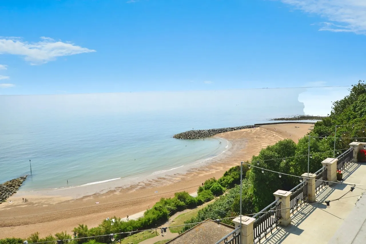 Clifton Crescent, Folkestone, Kent, CT20, photo 22