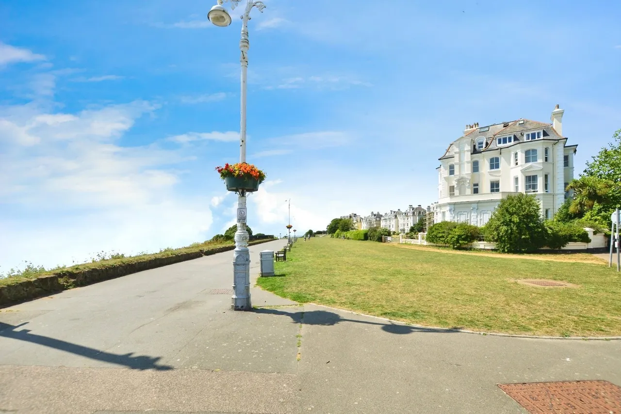 Clifton Crescent, Folkestone, Kent, CT20, photo 8