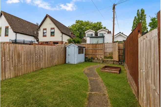 Common Road, Redhill, RH1, photo 23
