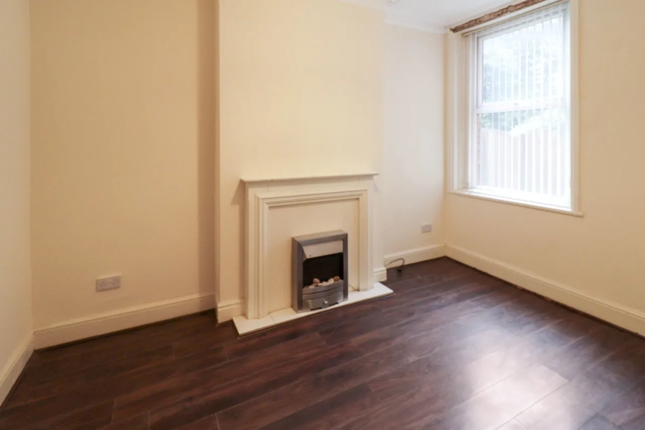 Bromborough Road, Bebington, CH63, photo 5