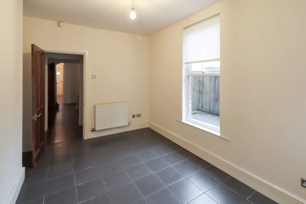 Bromborough Road, Bebington, CH63, photo 10