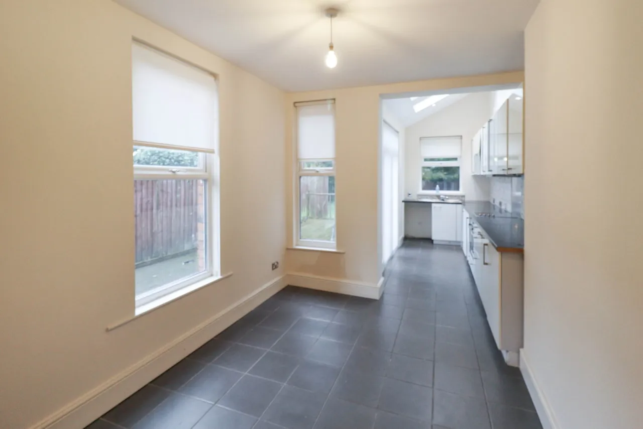 Bromborough Road, Bebington, CH63, photo 9