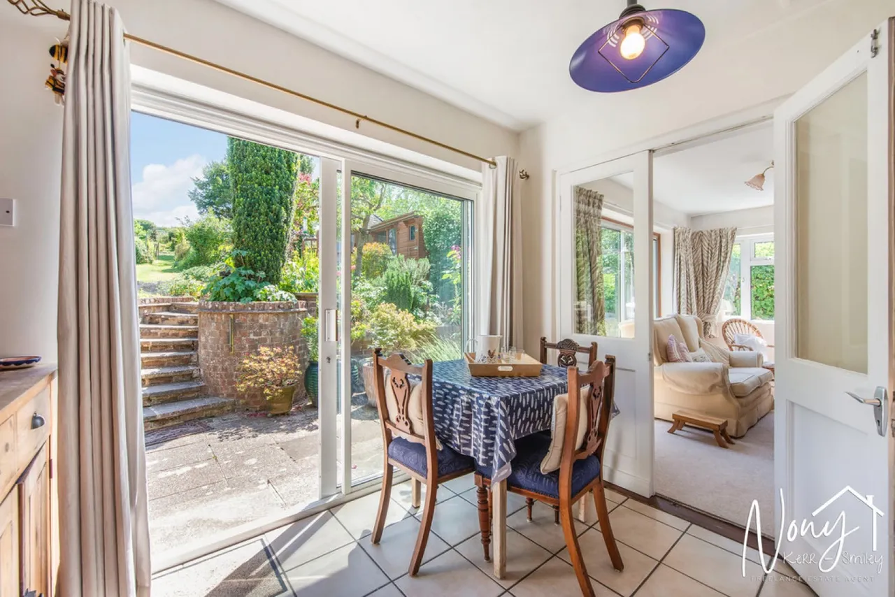 Hazeley Road, Twyford, SO21, photo 9