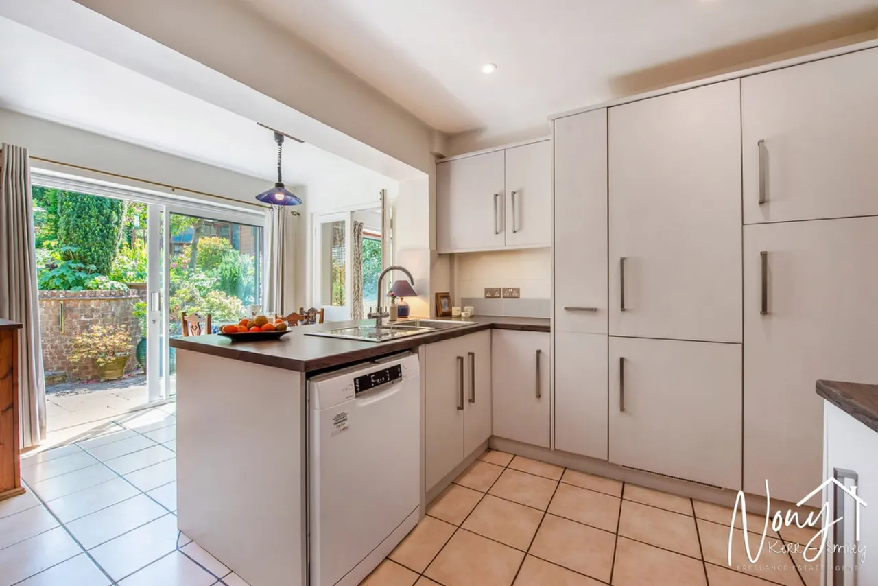Hazeley Road, Twyford, SO21, photo 6