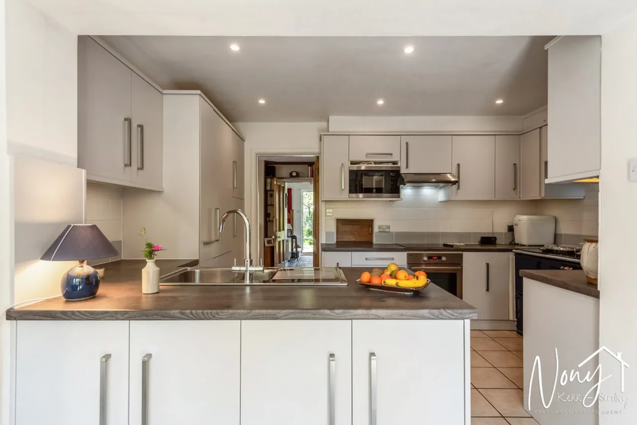 Hazeley Road, Twyford, SO21, photo 8